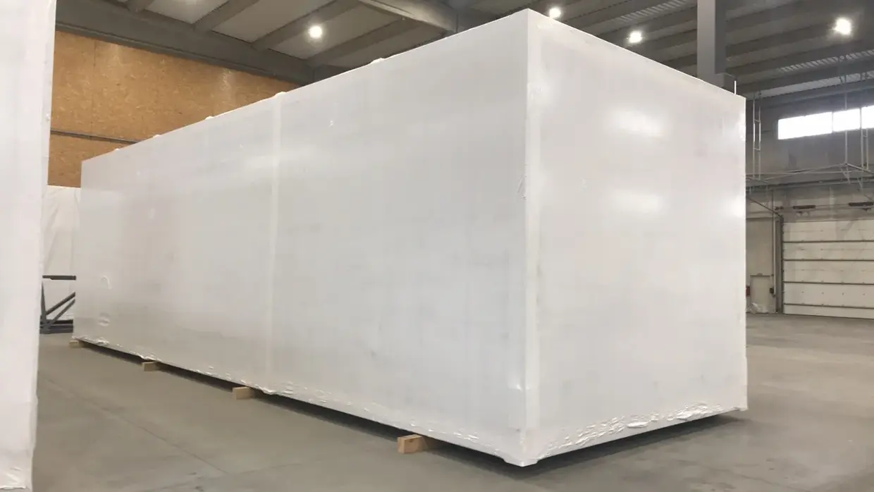 Industrijski teret u shrink-wrap zaštiti